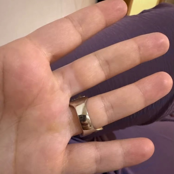 Elegant Zirconia Diamond Crystal Band Silver Ring - Picture 12 of 16